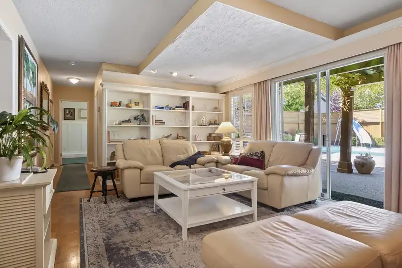 10877 64A AVENUE - photo 4 of 40