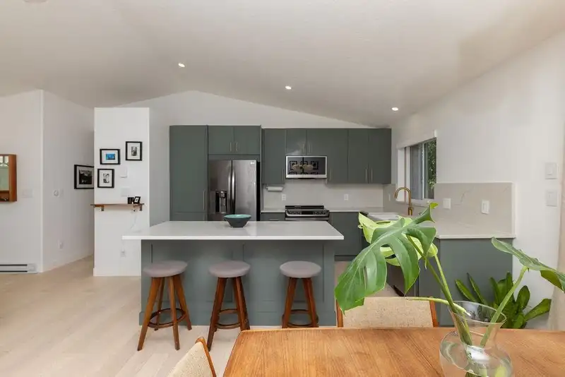 5700 TRIDENT AVENUE - photo 1 of 36