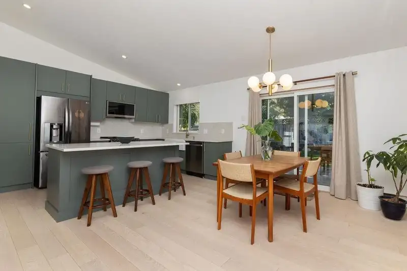 5700 TRIDENT AVENUE - photo 2 of 36