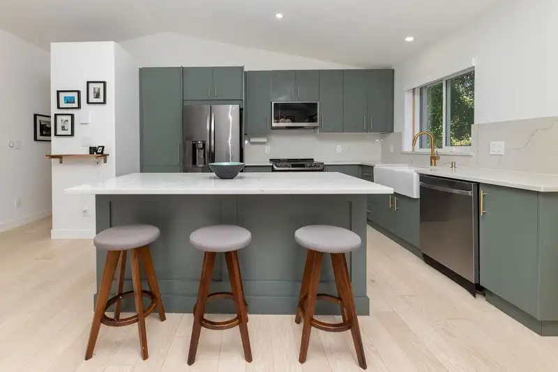 5700 TRIDENT AVENUE - photo 3 of 36