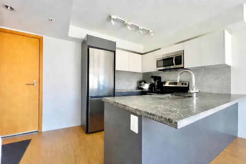 802 188 KEEFER STREET - photo 2 of 23