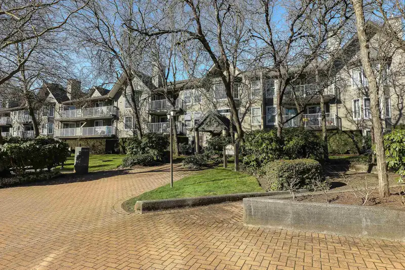 210 15110 108 AVENUE - photo 1 of 28