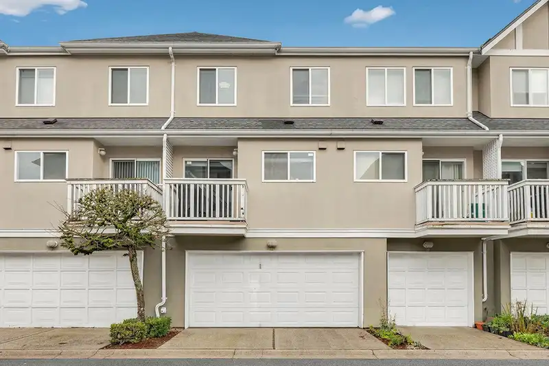 14 7831 GARDEN CITY ROAD - photo 2 of 29