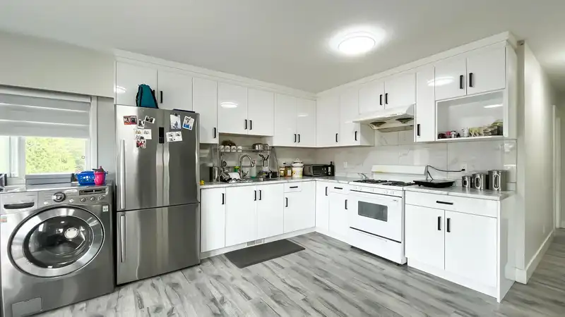 14171 77A AVENUE - photo 3 of 19