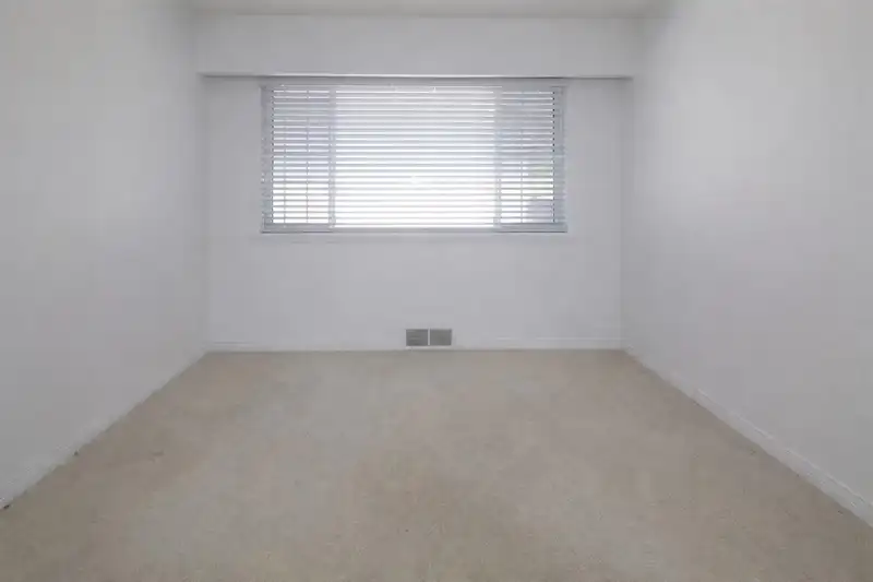 1563 E 59TH AVENUE - photo 4 of 14