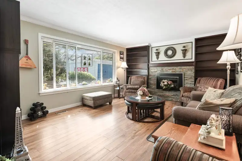 22991 126 AVENUE - photo 1 of 40
