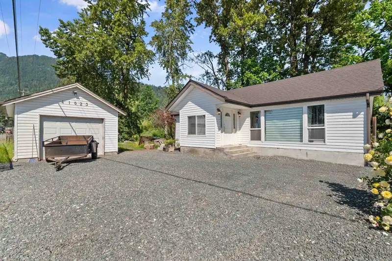 41023 YALE ROAD - photo 2 of 28
