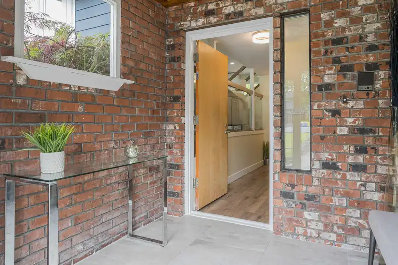 19651 50A AVENUE - photo 3 of 37