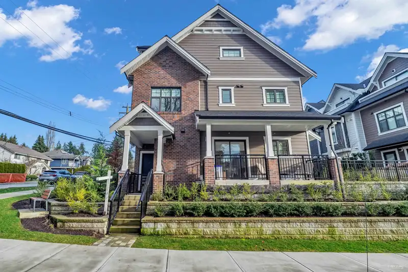 116 678 FAIRVIEW STREET - photo 2 of 35