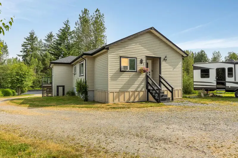 33506 IHLES AVENUE - photo 4 of 40