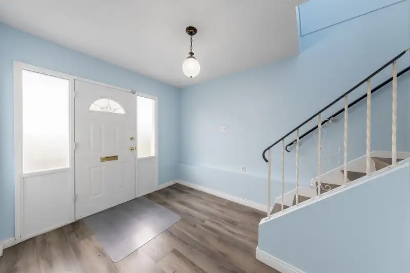 3206 ADANAC STREET - photo 4 of 40