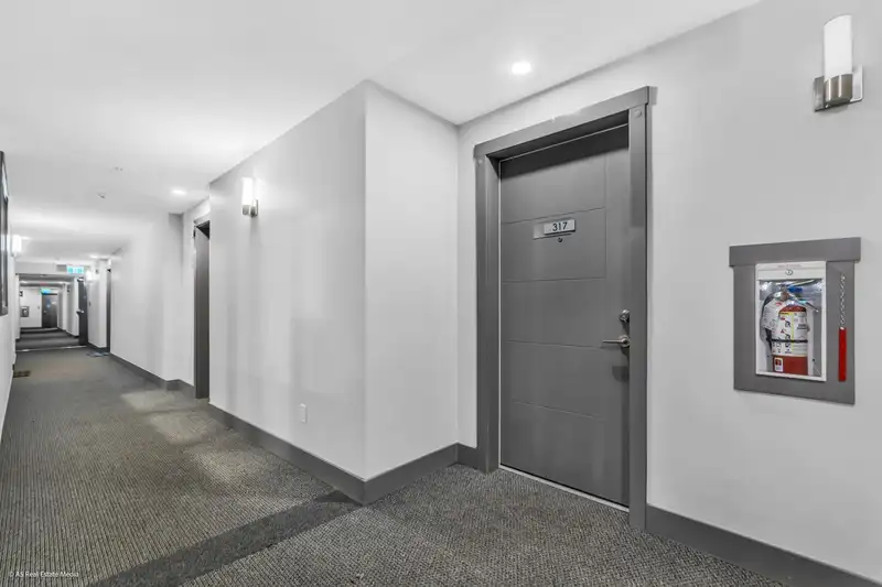 317 20696 EASTLEIGH CRESCENT - photo 4 of 33