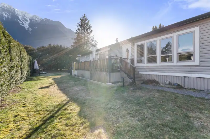 111 65367 KAWKAWA LAKE ROAD - photo 1 of 27