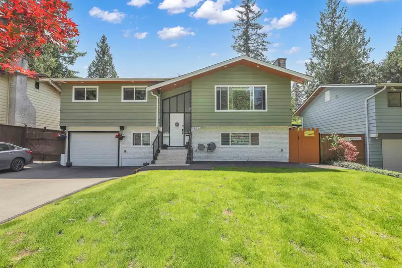 19654 47 AVENUE - photo 4 of 39