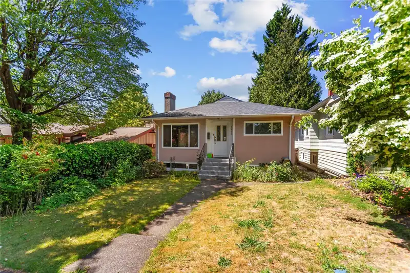 7643 SELKIRK STREET - photo 1 of 26