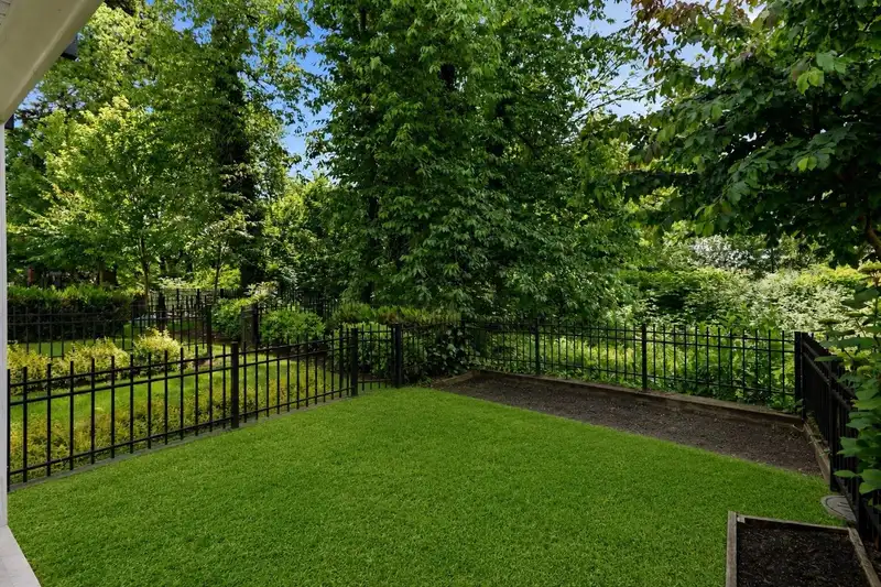 44 27735 ROUNDHOUSE DRIVE - photo 1 of 32