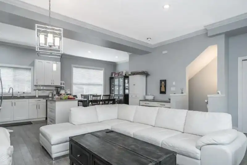 50 6945 185 STREET - photo 4 of 30