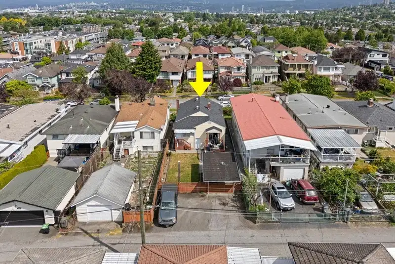 2964 E 4TH AVENUE - photo 3 of 10