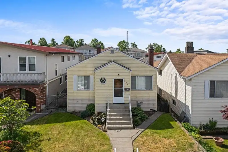 2964 E 4TH AVENUE - photo 4 of 10