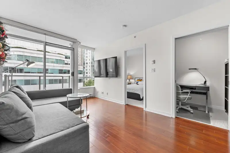 808 821 CAMBIE STREET - photo 3 of 32