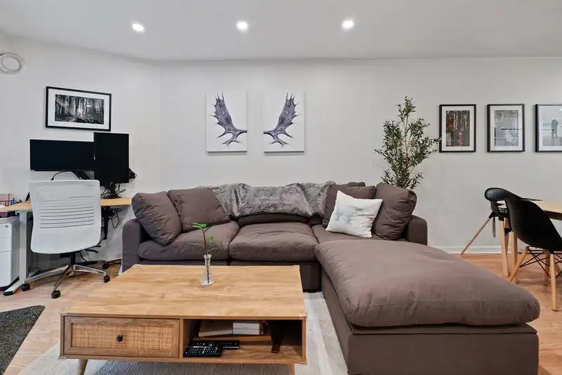 C2 332 LONSDALE AVENUE - photo 4 of 31