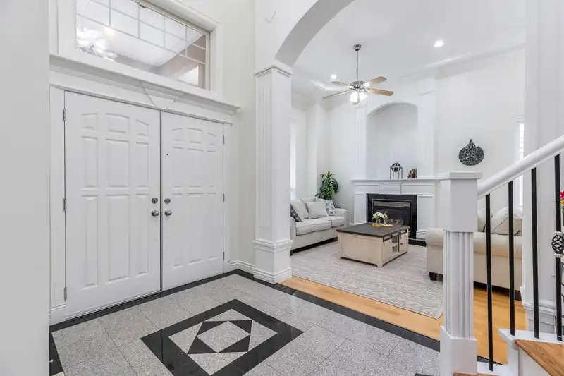 16488 104A AVENUE - photo 4 of 40