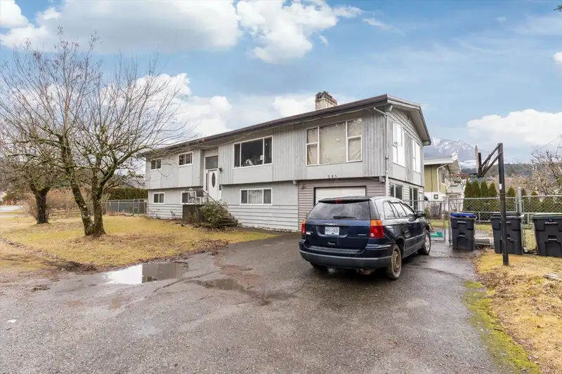 385 3RD AVENUE - photo 2 of 39