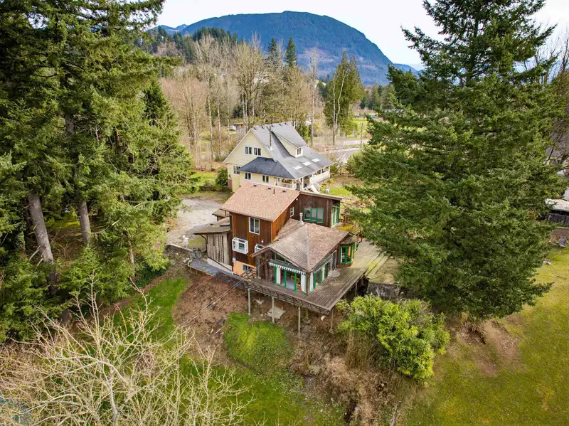 8899 TAYLOR STREET - photo 1 of 40