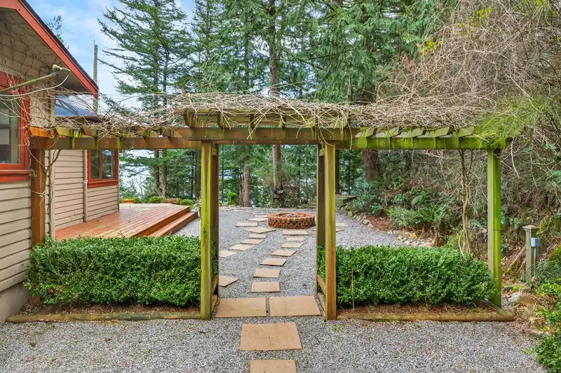 1309 OCEANVIEW ROAD - photo 2 of 31