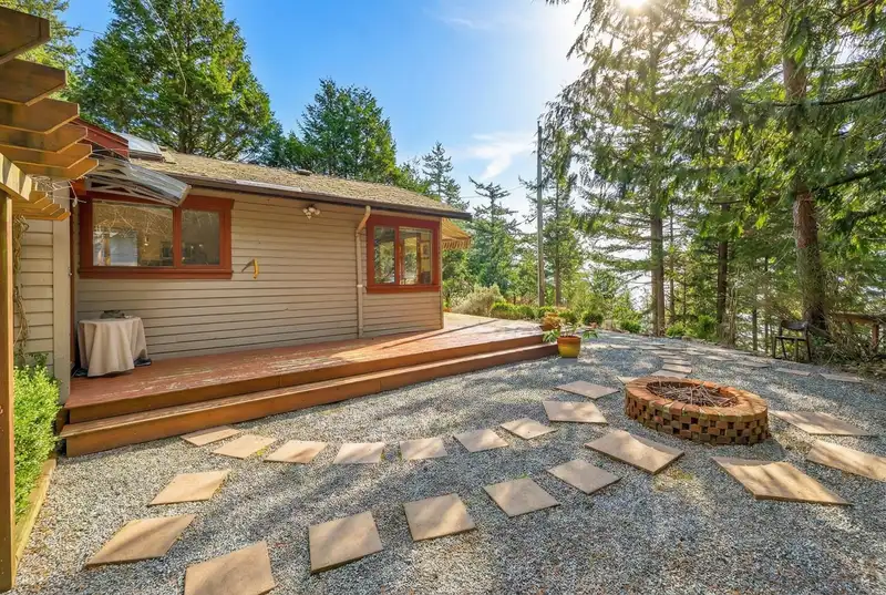 1309 OCEANVIEW ROAD - photo 3 of 31