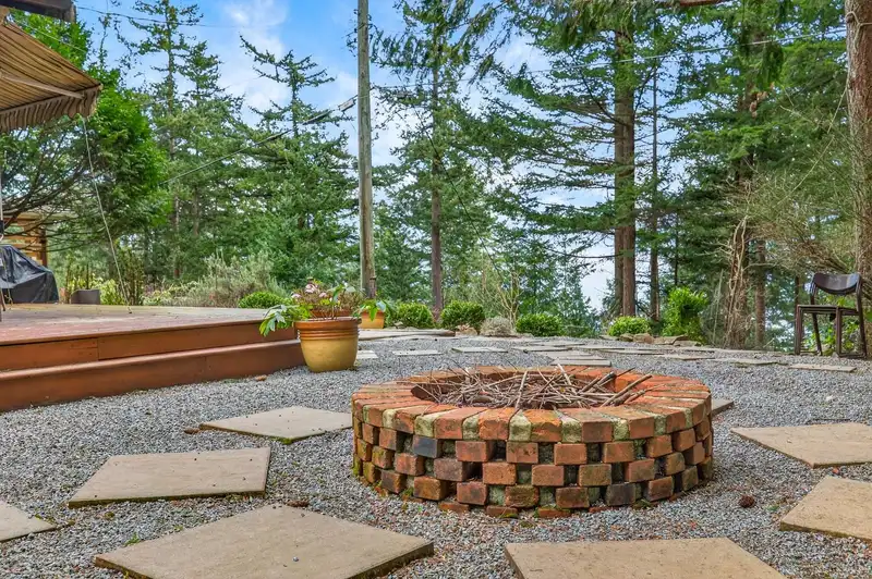 1309 OCEANVIEW ROAD - photo 4 of 31