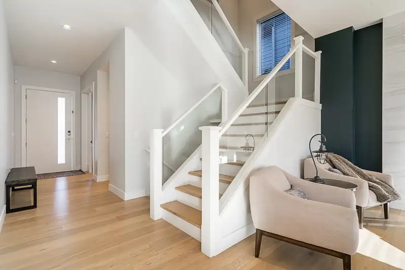 16752 17A AVENUE - photo 2 of 34