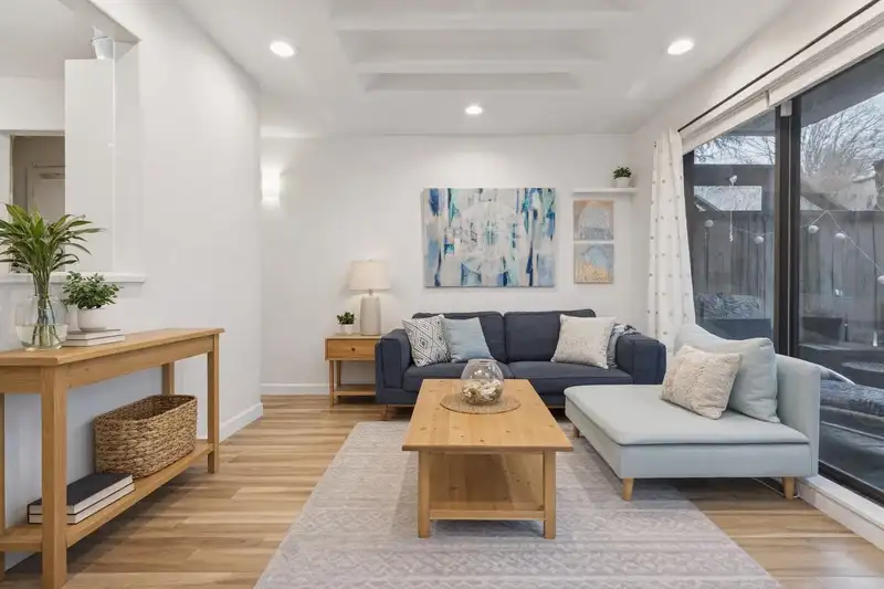 107 350 E 5TH AVENUE - photo 1 of 23