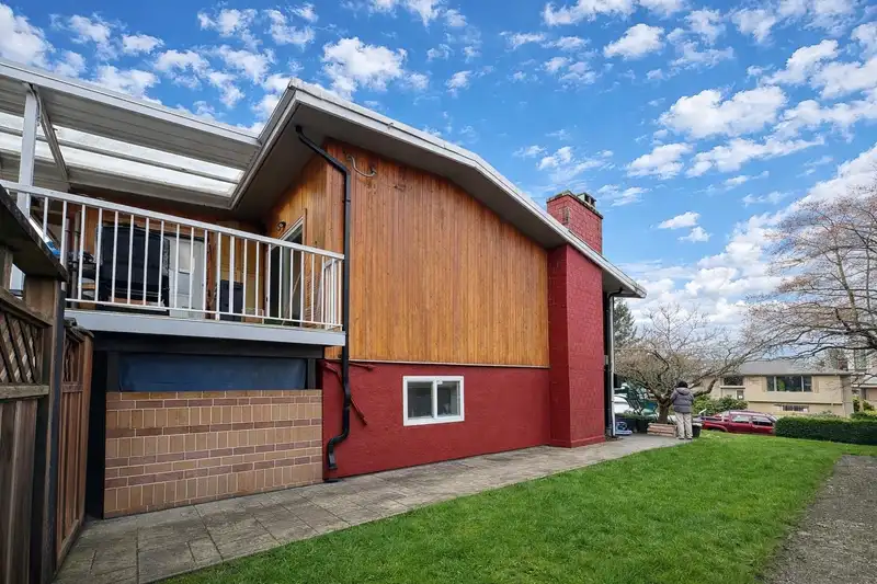 6710 ST CHARLES PLACE - photo 3 of 32