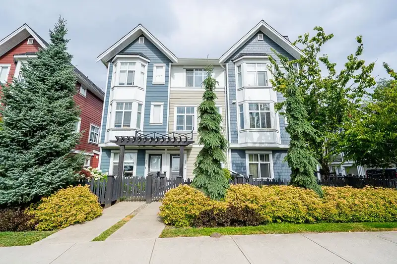 27 20852 77A AVENUE - photo 4 of 35