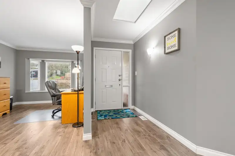 19 3054 TRAFALGAR STREET - photo 4 of 40