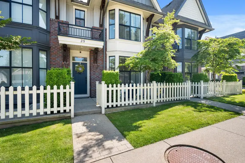 25 33460 LYNN AVENUE - photo 2 of 40