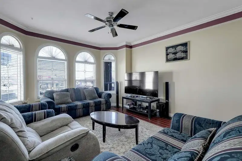 7563 127 STREET - photo 4 of 36