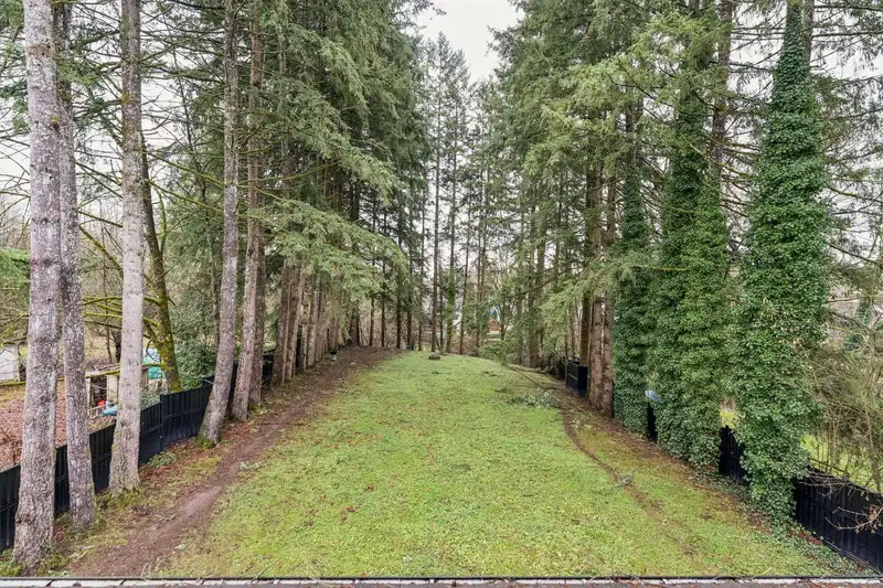 23376 124 AVENUE - photo 3 of 40