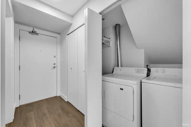 319 418 E BROADWAY - photo 3 of 26