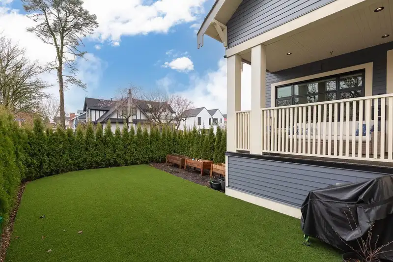 1727 E 22ND AVENUE - photo 2 of 34