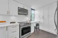 2243 OAK STREET - thumbnail 12