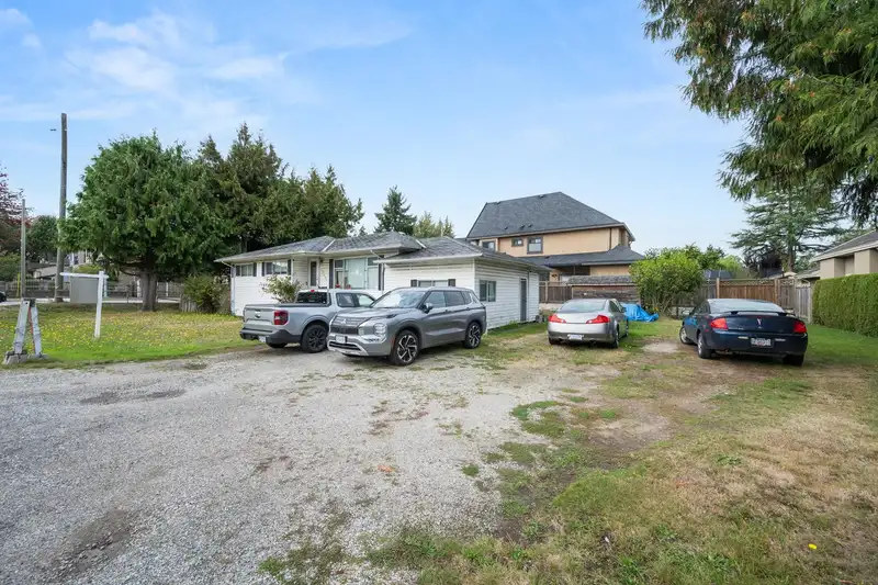 12411 78 AVENUE - photo 4 of 10