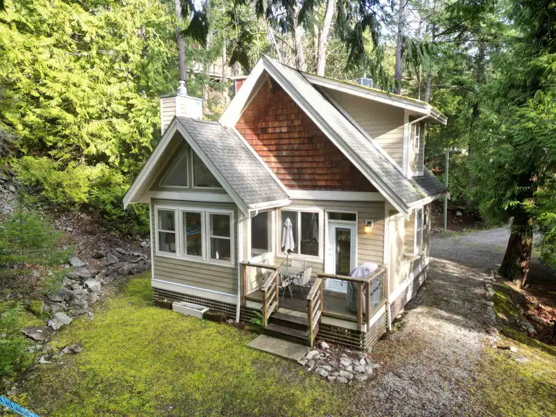 13489 LEE ROAD - photo 2 of 33