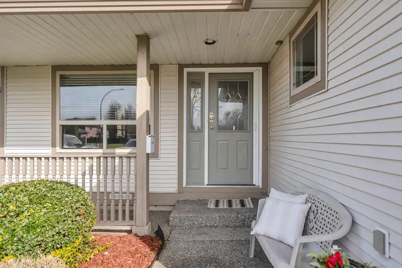 21527 49B AVENUE - photo 3 of 40