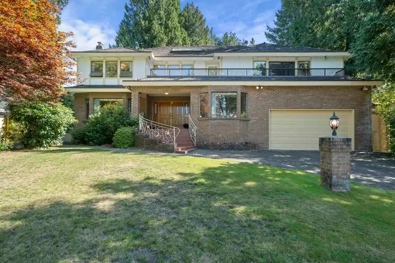 6668 SELKIRK STREET - photo 1 of 27