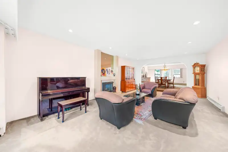 6668 SELKIRK STREET - photo 4 of 27