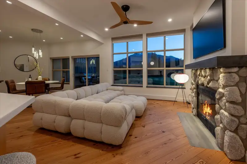 5 4644 BLACKCOMB WAY - photo 4 of 40