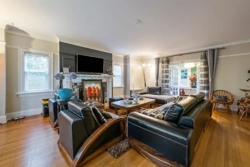 1516 BALFOUR AVENUE - photo 2 of 16