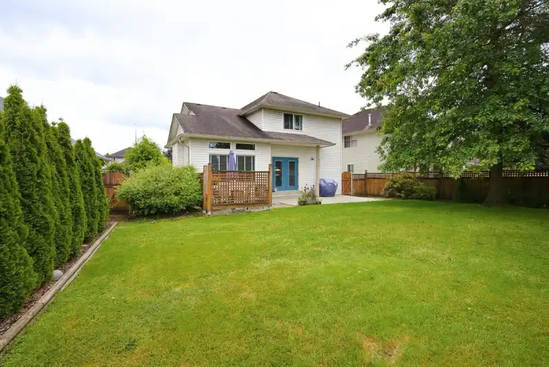 30585 CRESTVIEW AVENUE - photo 1 of 40